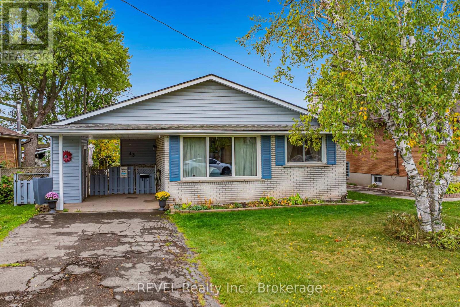 43 Bowden Street, Fort Erie, Ontario  L2A 2P5 - Photo 3 - X12428166
