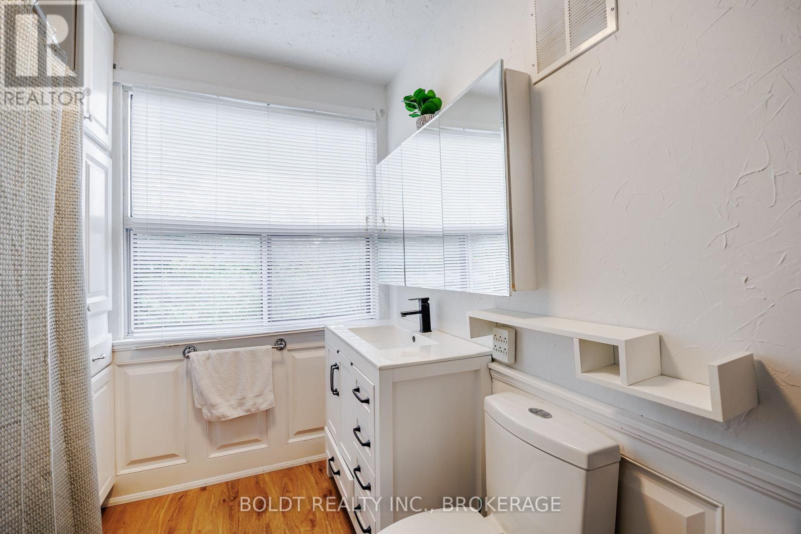 720 Niagara Street, St. Catharines (Bunting/linwell), Ontario  L2M 3R9 - Photo 12 - X12428234