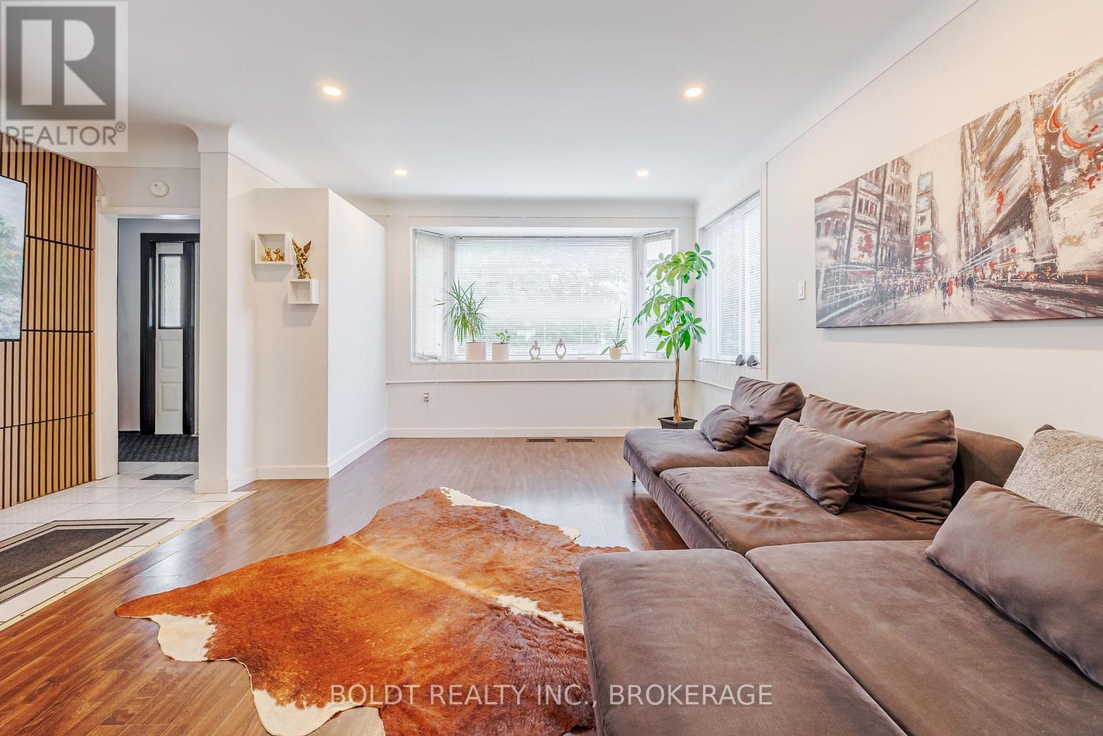 720 Niagara Street, St. Catharines (Bunting/linwell), Ontario  L2M 3R9 - Photo 5 - X12428234