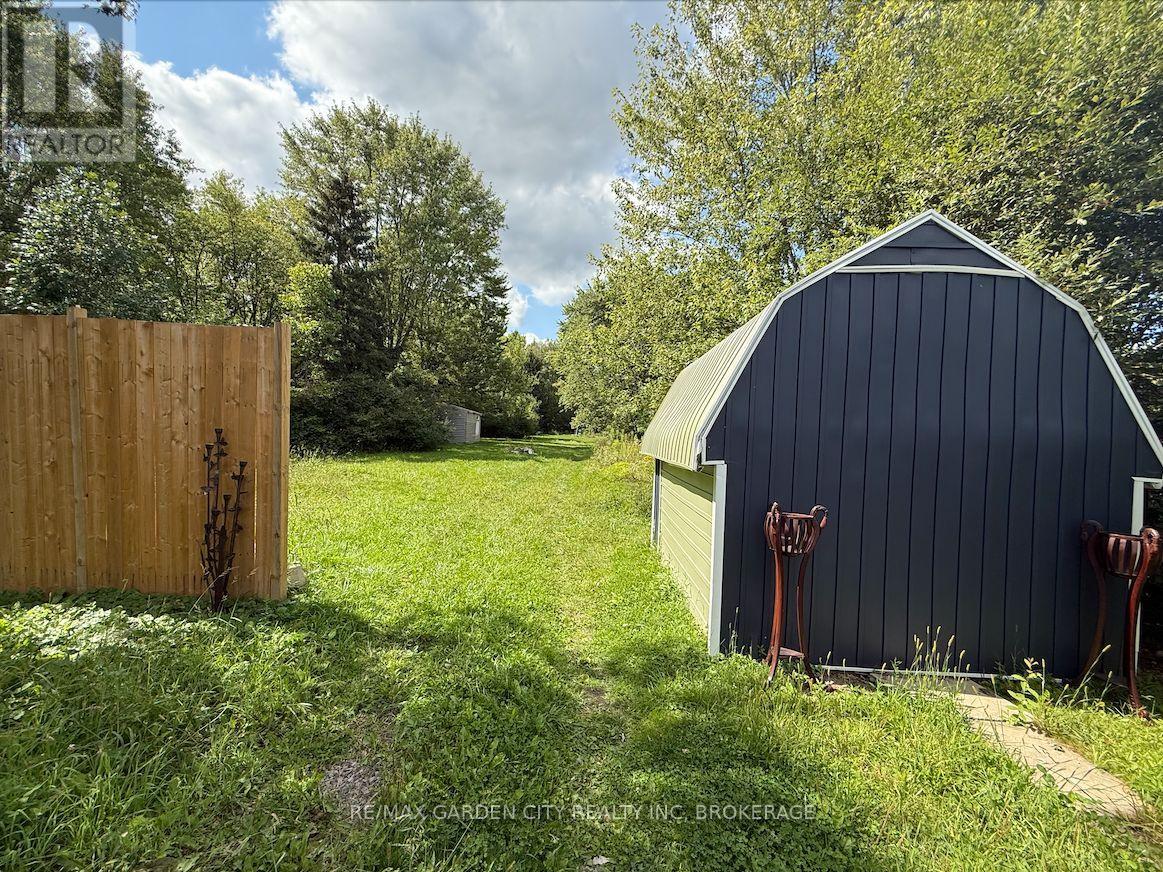 1377 Merrittville Highway, Thorold, Ontario  L3B 4N5 - Photo 5 - X12428292