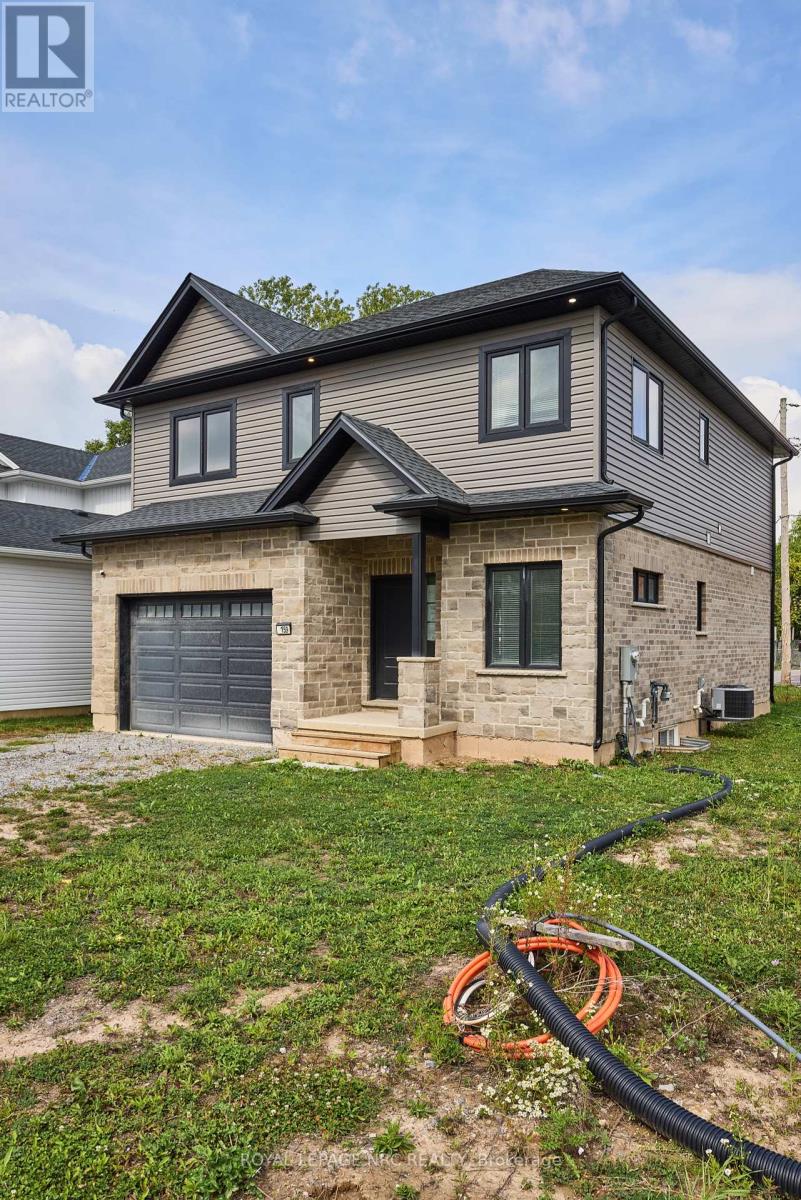 159 Hodgkins Avenue, Thorold, Ontario  L2V 0M6 - Photo 2 - X12428307