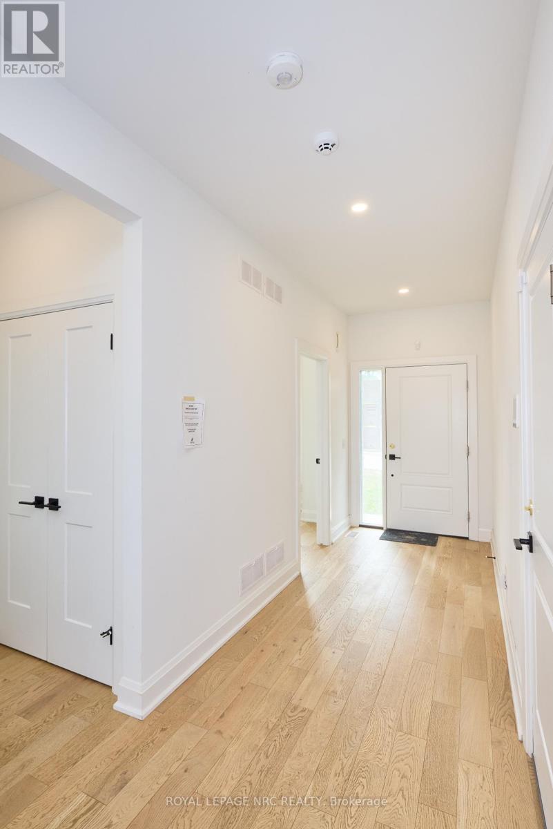 159 Hodgkins Avenue, Thorold, Ontario  L2V 0M6 - Photo 4 - X12428307