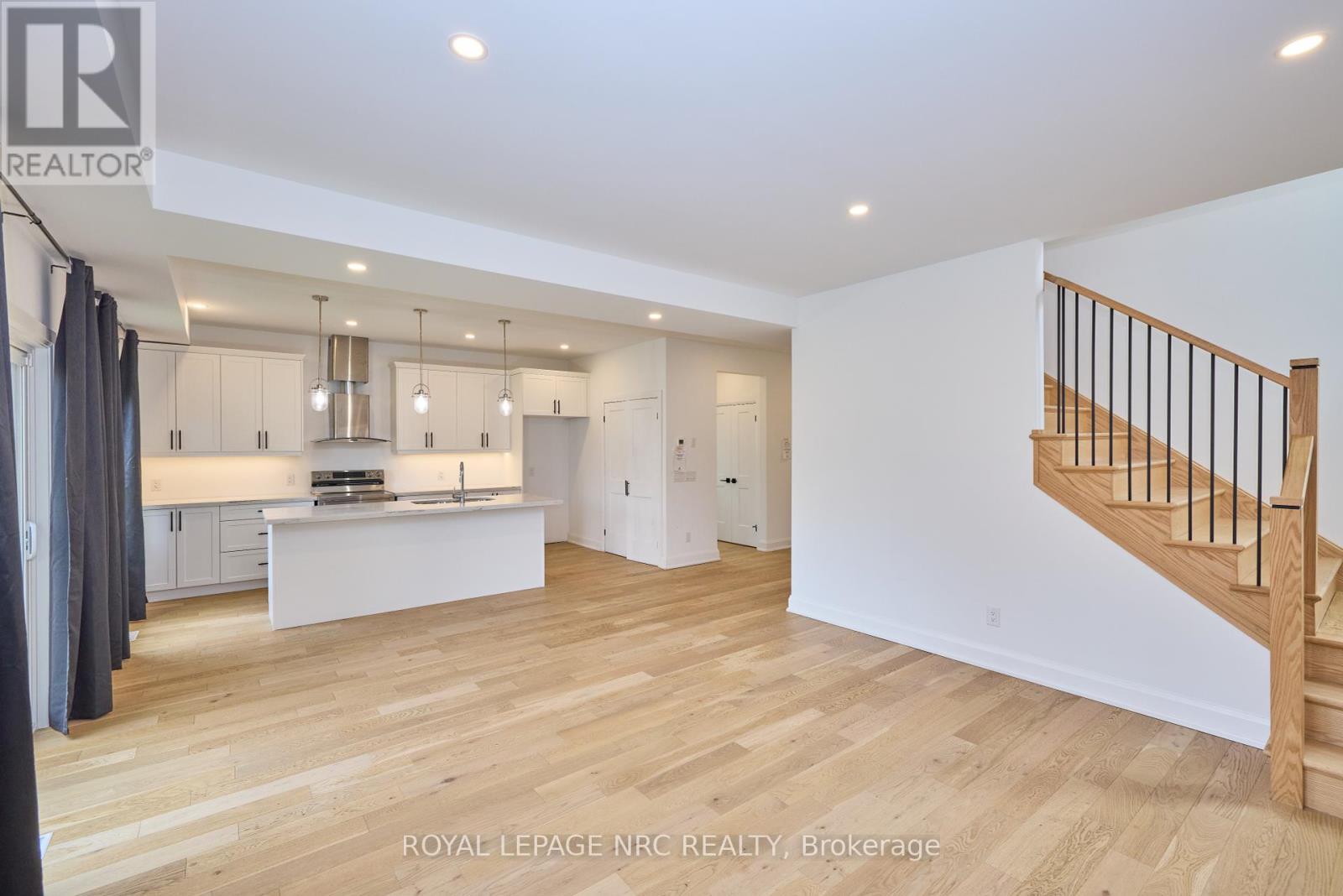 159 Hodgkins Avenue, Thorold, Ontario  L2V 0M6 - Photo 8 - X12428307