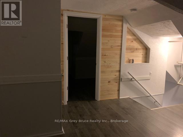 289 9th Street, Hanover, Ontario  N4N 1L3 - Photo 11 - X12428184