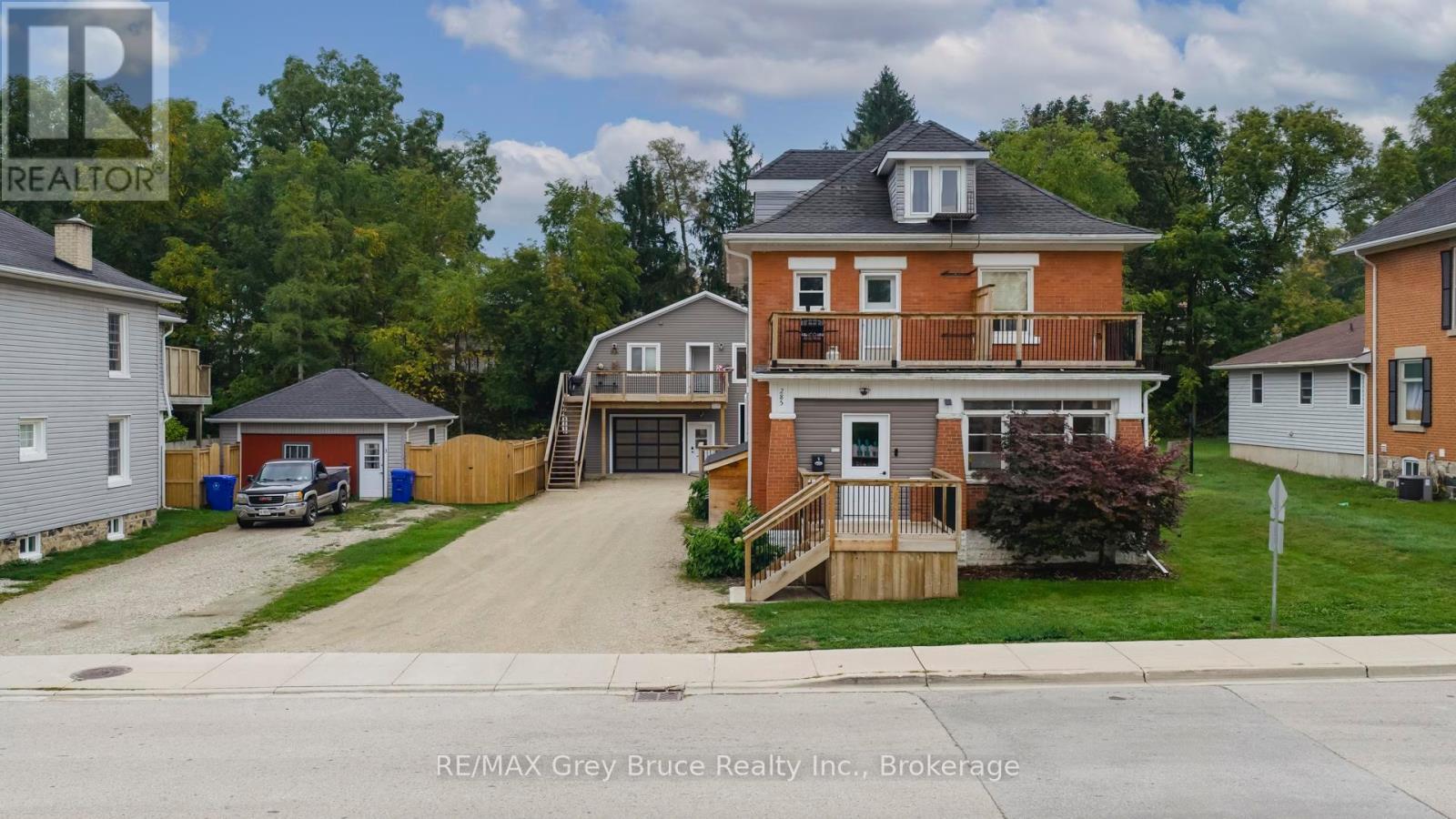 289 9th Street, Hanover, Ontario  N4N 1L3 - Photo 2 - X12428184
