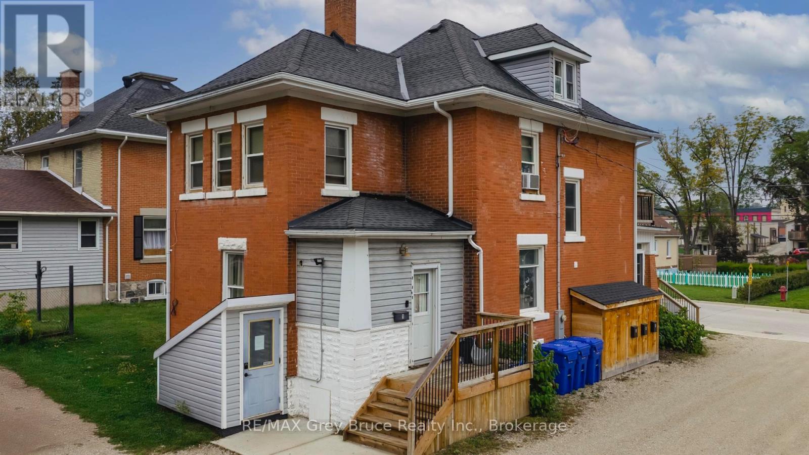 289 9th Street, Hanover, Ontario  N4N 1L3 - Photo 4 - X12428184