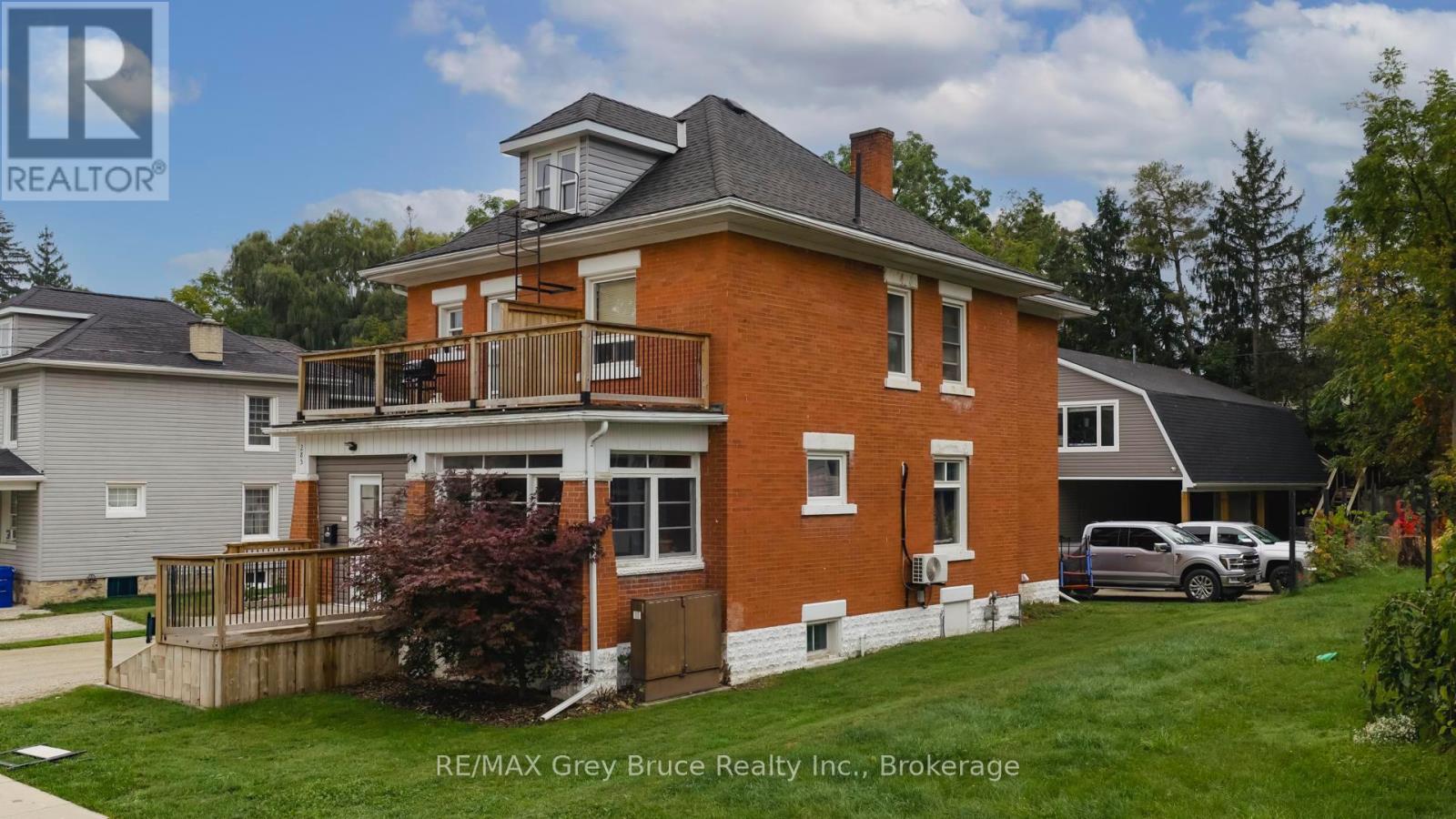 289 9th Street, Hanover, Ontario  N4N 1L3 - Photo 5 - X12428184