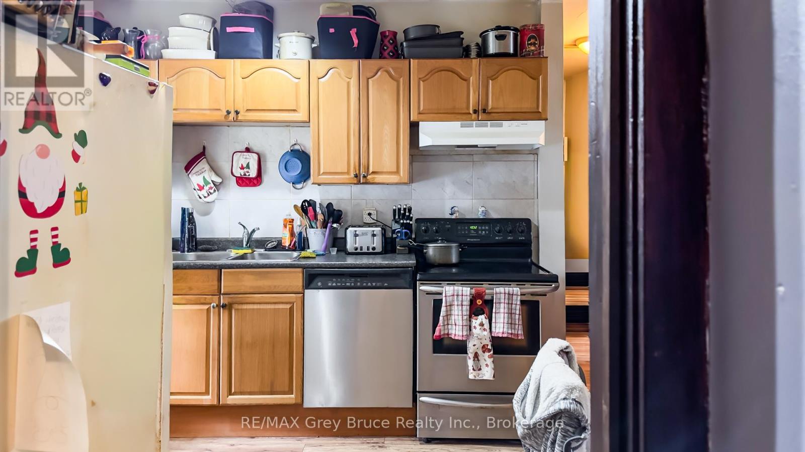 289 9th Street, Hanover, Ontario  N4N 1L3 - Photo 8 - X12428184