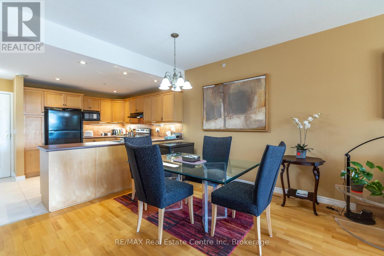 303 - 20 Station Square, Centre Wellington, Ontario  N0B 1S0 - Photo 4 - X12428256