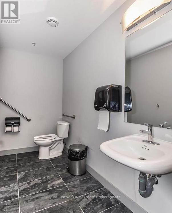 1 Victoria Street, Kitchener, Ontario  N2G 1C2 - Photo 25 - X12428272