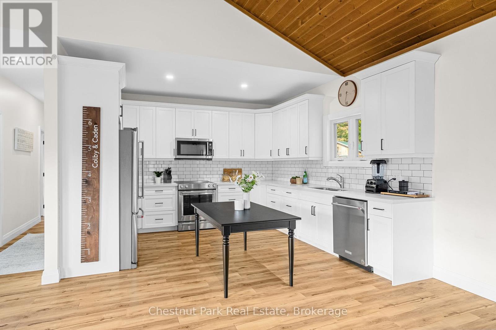 1545 Etwell Road, Huntsville, Ontario  P1H 2J2 - Photo 15 - X12428332