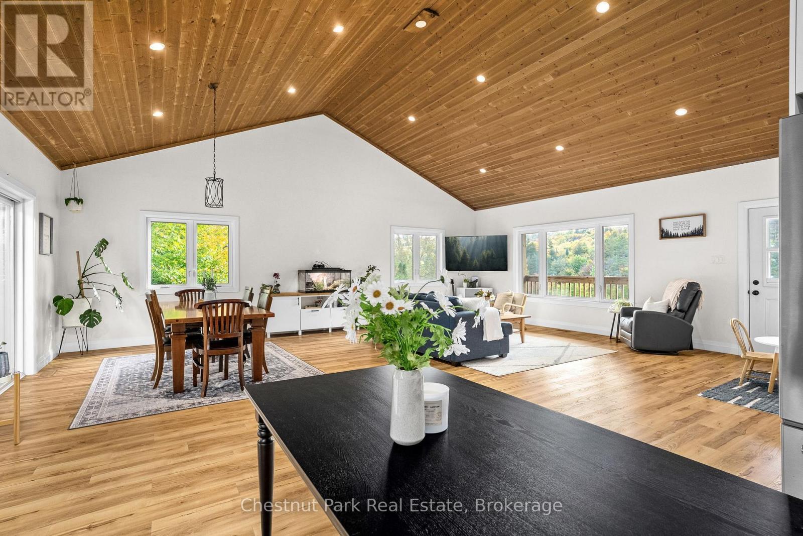 1545 Etwell Road, Huntsville, Ontario  P1H 2J2 - Photo 6 - X12428332