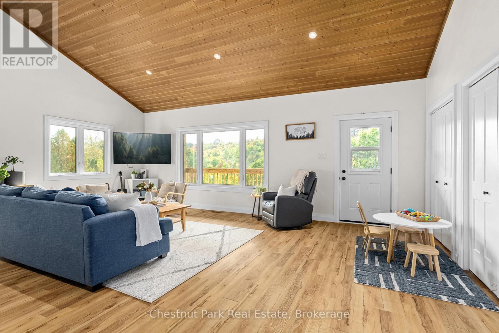 1545 Etwell Road, Huntsville, Ontario  P1H 2J2 - Photo 7 - X12428332