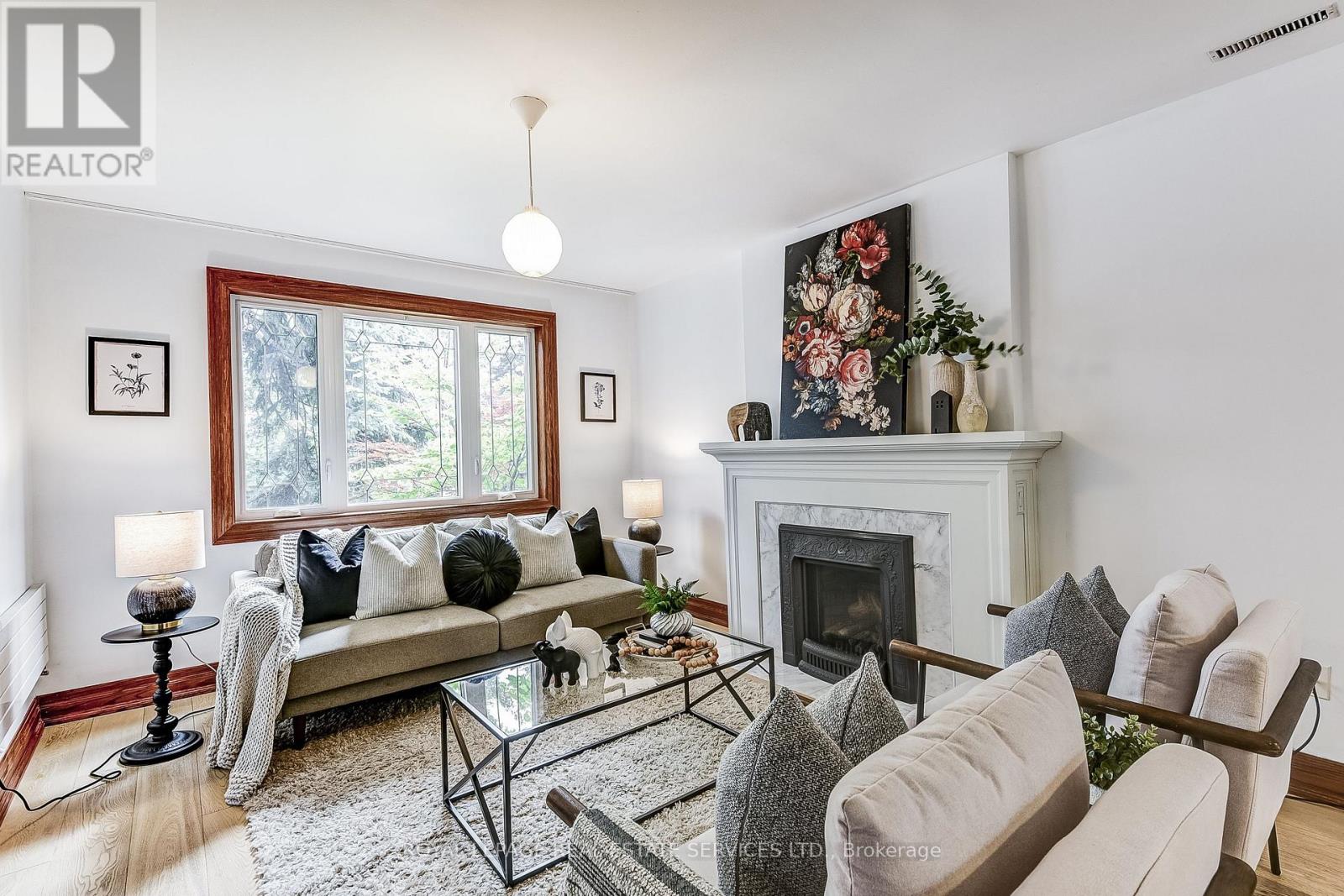 16 Larkin Avenue, Toronto, Ontario  M6S 1L8 - Photo 10 - W12428092