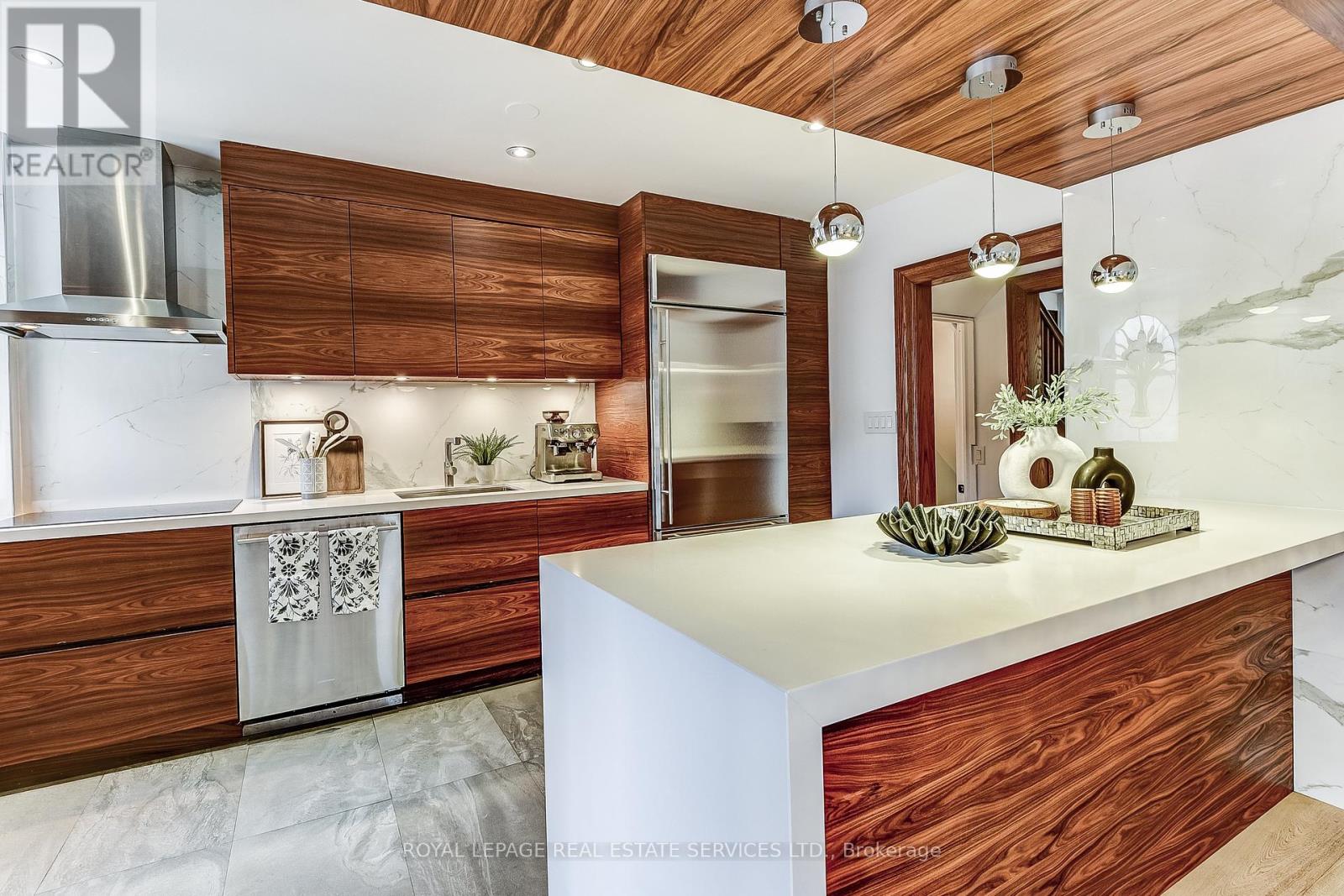 16 Larkin Avenue, Toronto, Ontario  M6S 1L8 - Photo 16 - W12428092