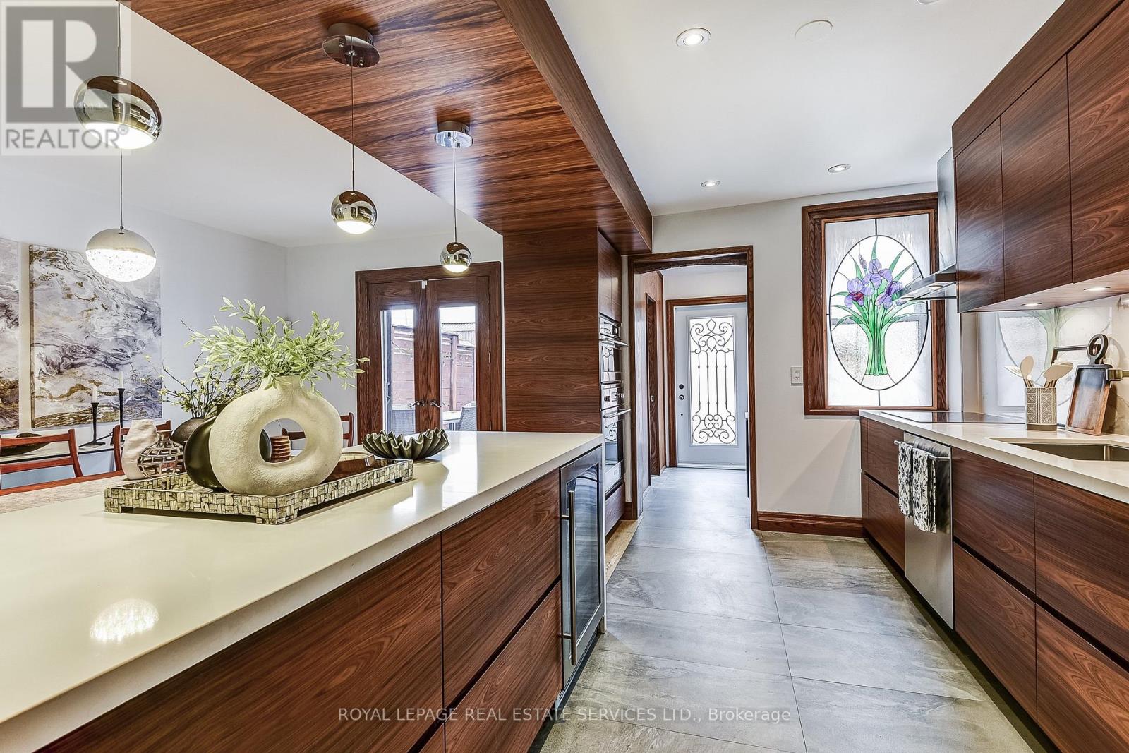 16 Larkin Avenue, Toronto, Ontario  M6S 1L8 - Photo 17 - W12428092