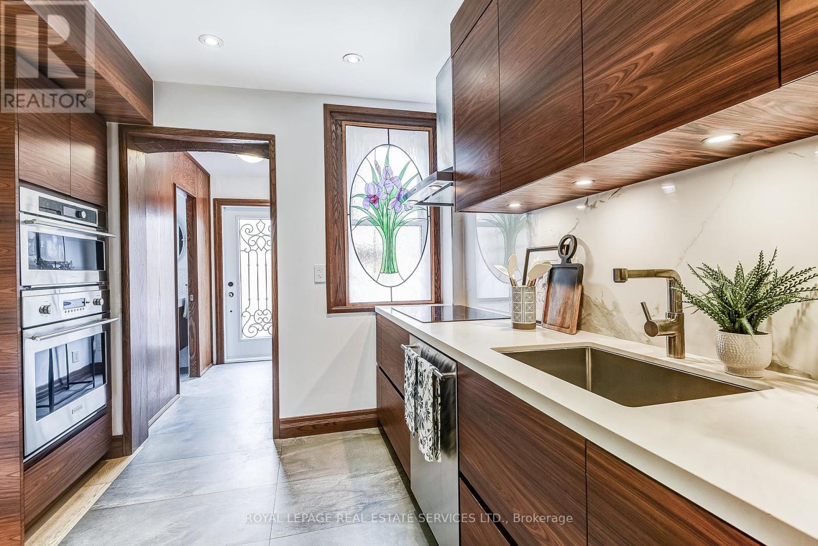 16 Larkin Avenue, Toronto, Ontario  M6S 1L8 - Photo 18 - W12428092