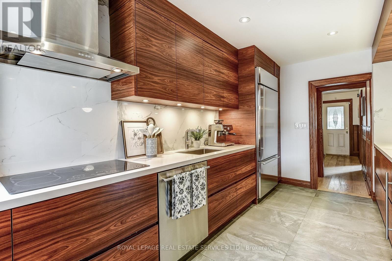 16 Larkin Avenue, Toronto, Ontario  M6S 1L8 - Photo 19 - W12428092