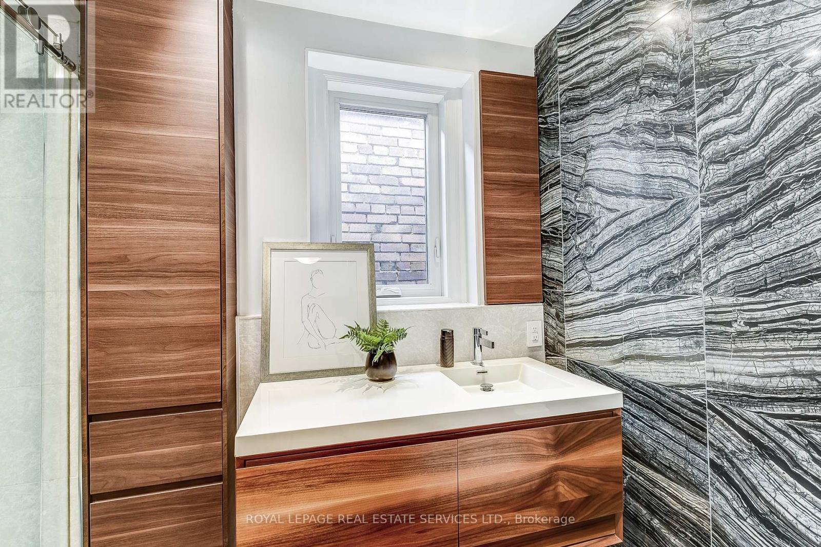 16 Larkin Avenue, Toronto, Ontario  M6S 1L8 - Photo 29 - W12428092