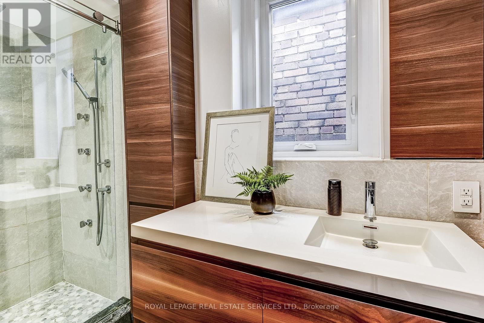 16 Larkin Avenue, Toronto, Ontario  M6S 1L8 - Photo 30 - W12428092