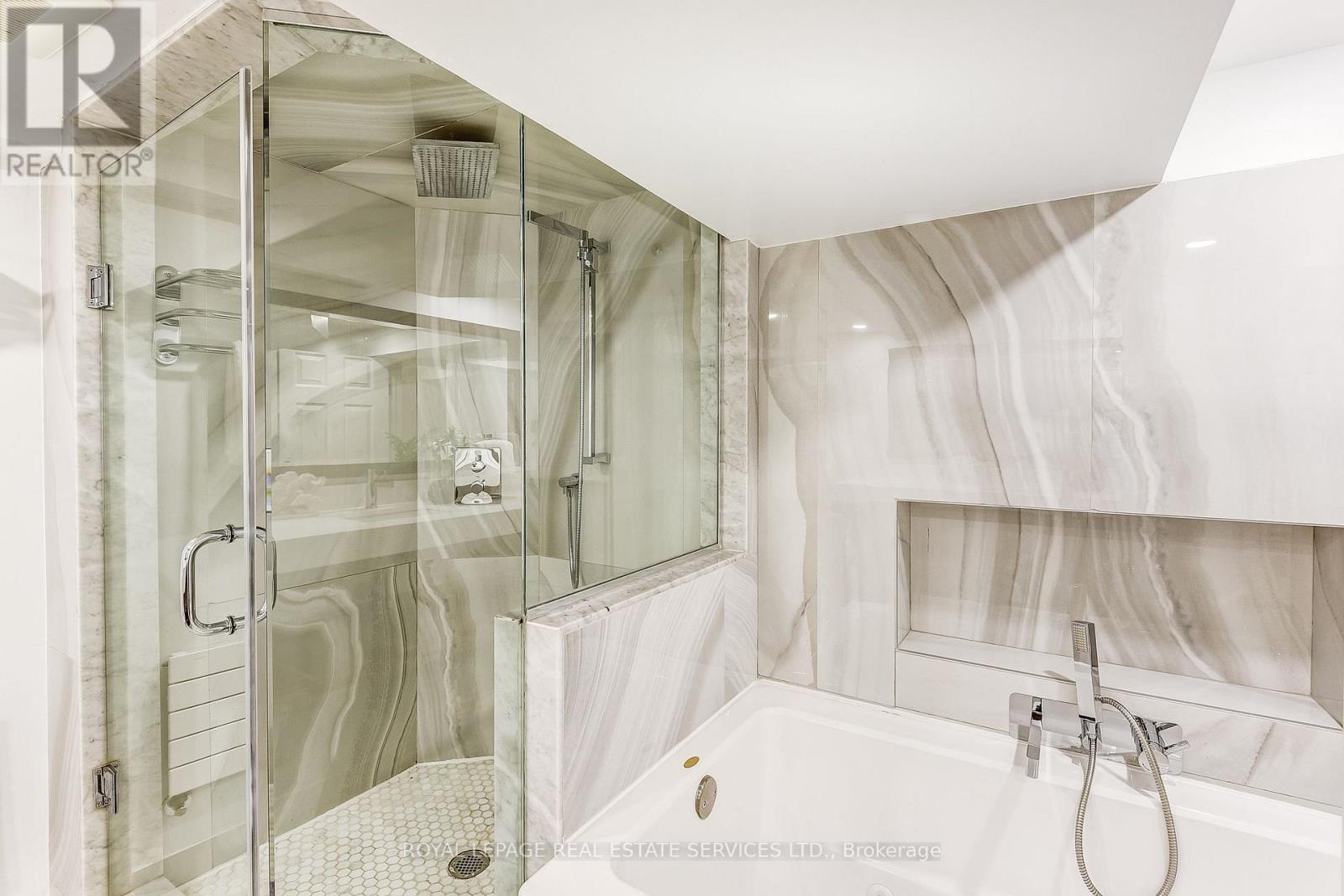 16 Larkin Avenue, Toronto, Ontario  M6S 1L8 - Photo 38 - W12428092