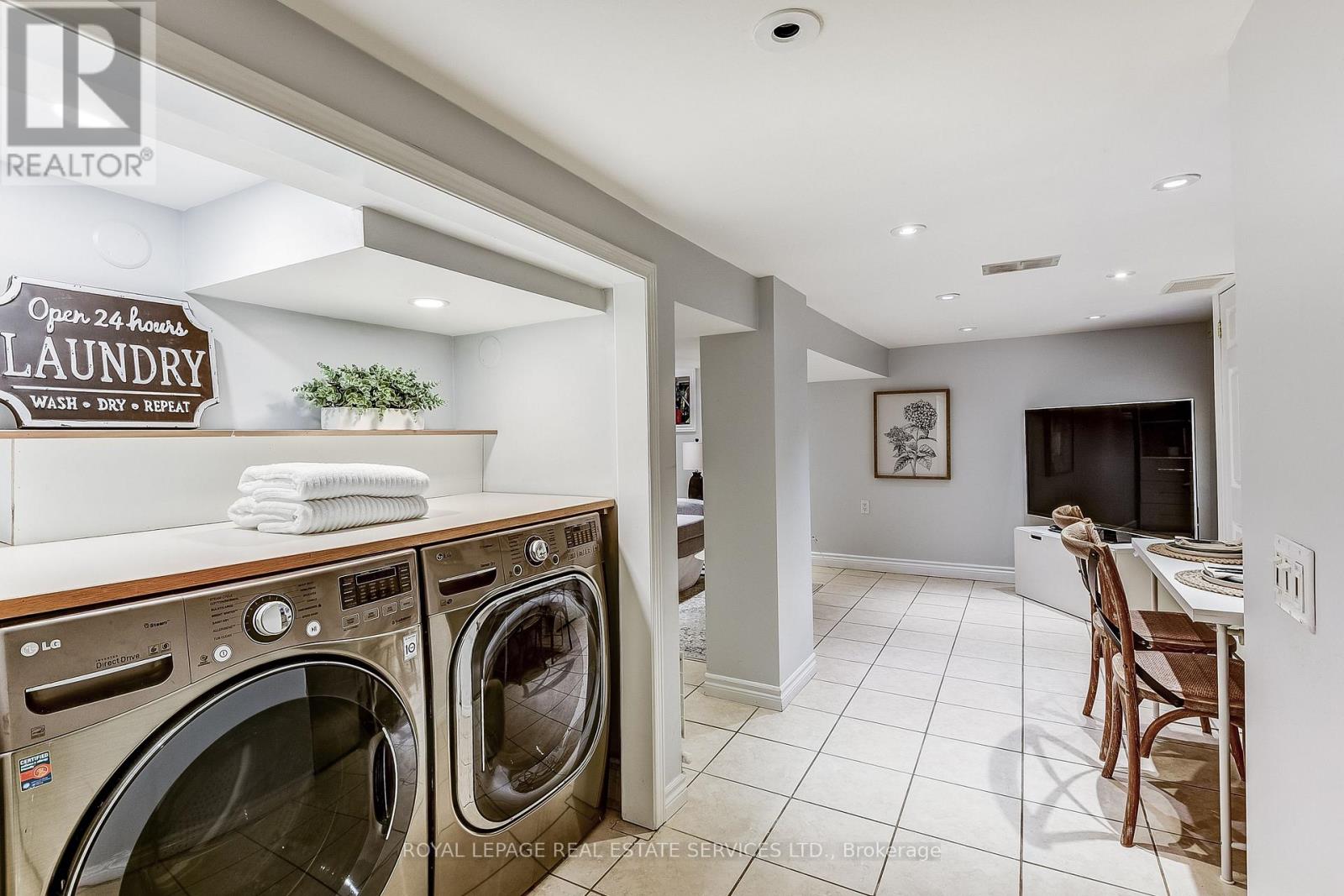 16 Larkin Avenue, Toronto, Ontario  M6S 1L8 - Photo 39 - W12428092