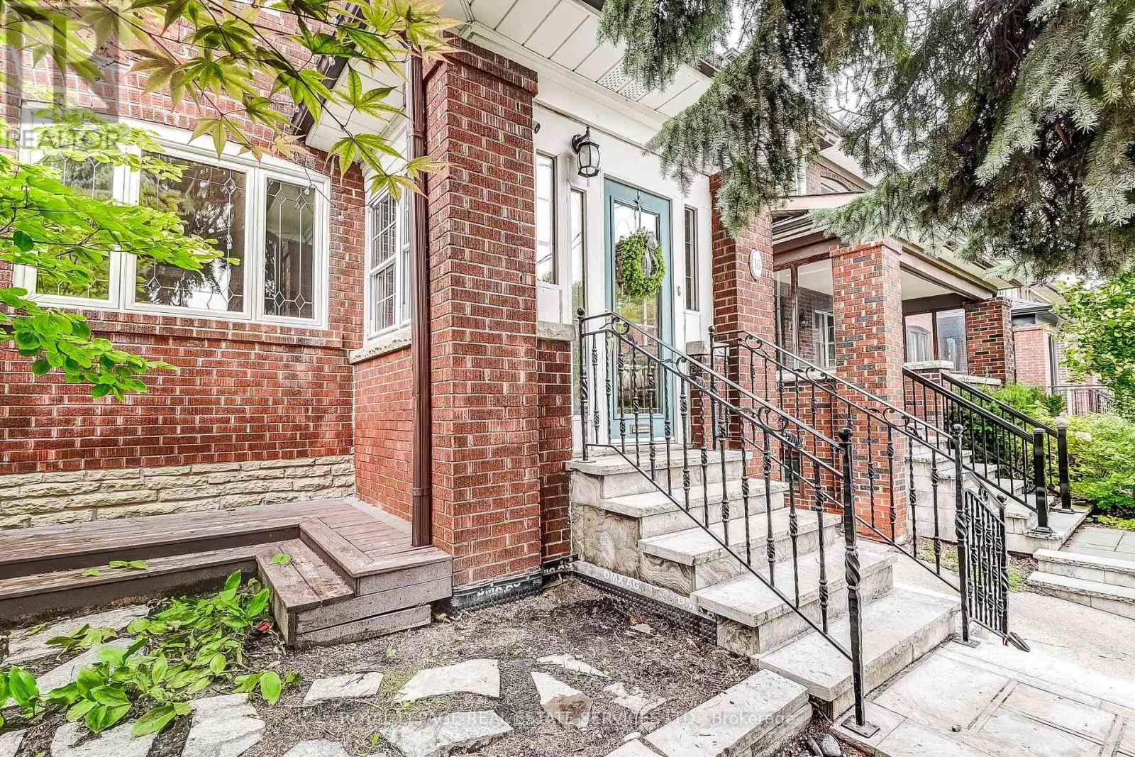 16 Larkin Avenue, Toronto, Ontario  M6S 1L8 - Photo 4 - W12428092