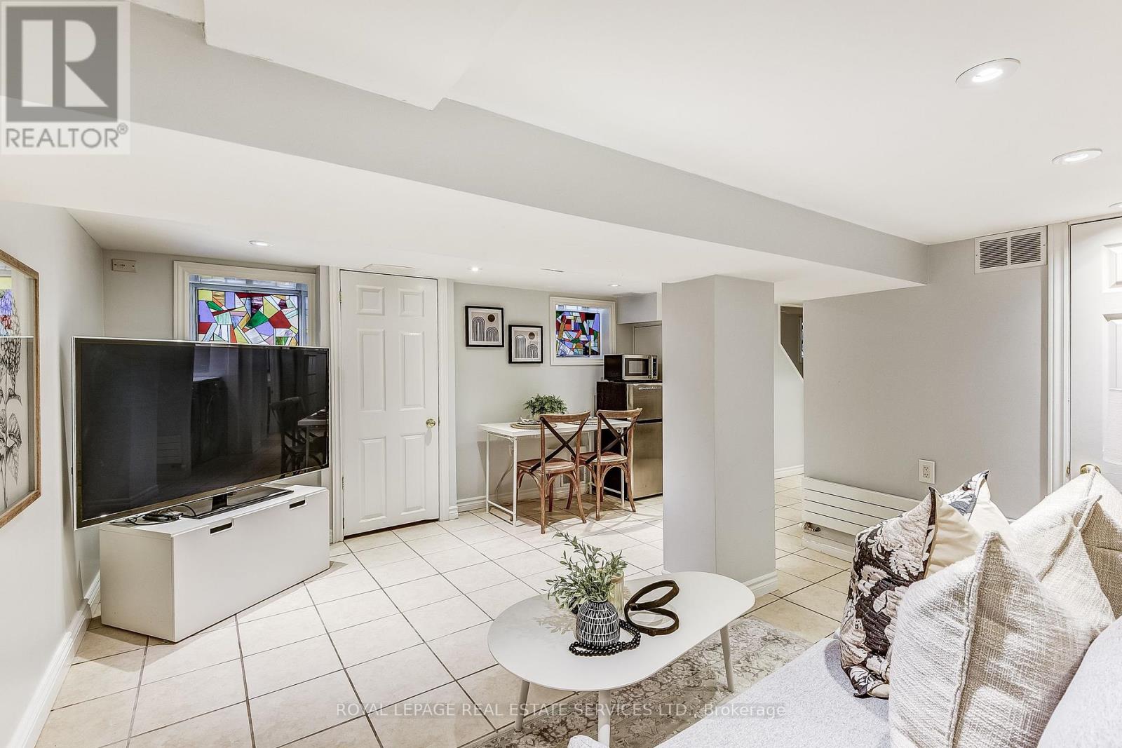 16 Larkin Avenue, Toronto, Ontario  M6S 1L8 - Photo 44 - W12428092