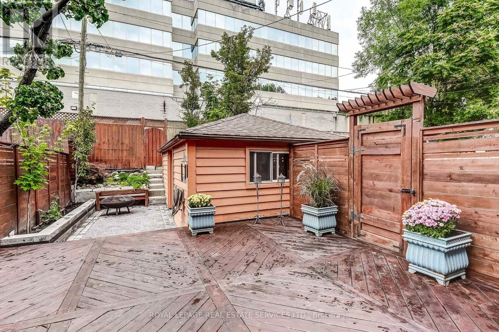 16 Larkin Avenue, Toronto, Ontario  M6S 1L8 - Photo 45 - W12428092