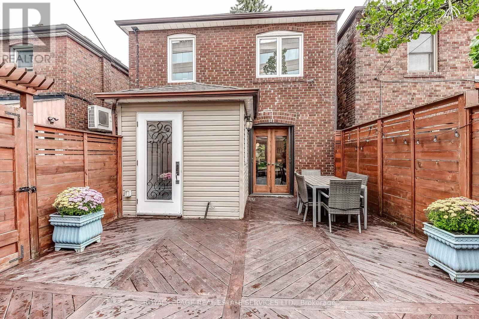 16 Larkin Avenue, Toronto, Ontario  M6S 1L8 - Photo 46 - W12428092