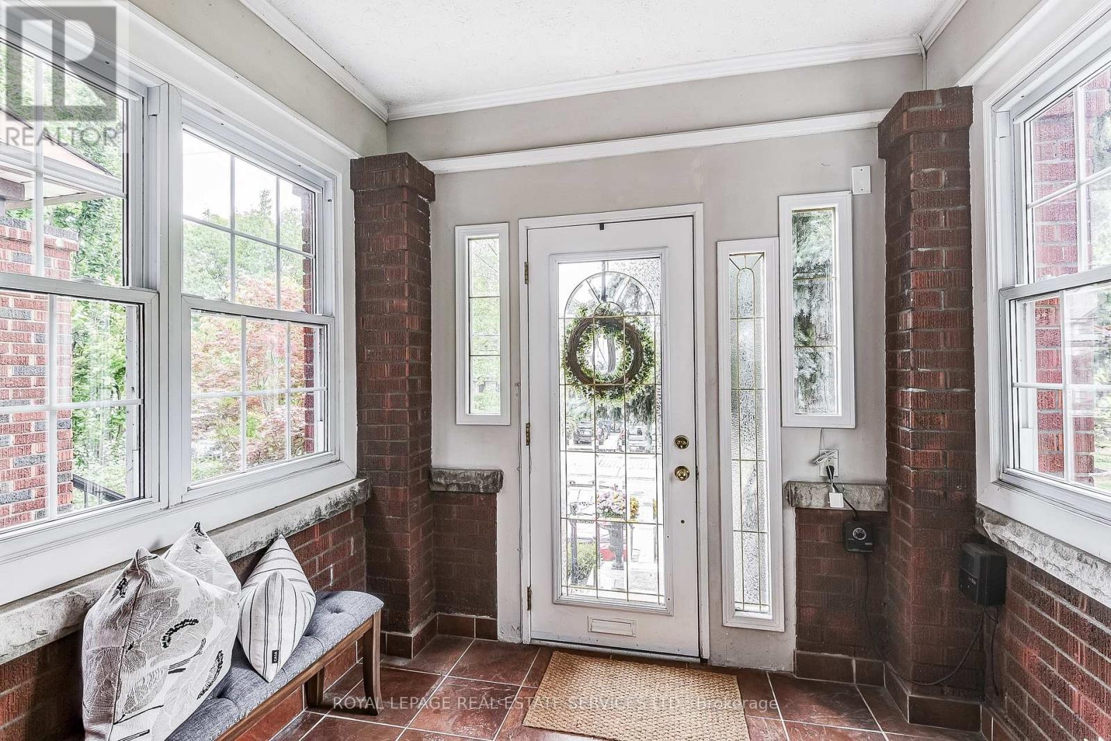 16 Larkin Avenue, Toronto, Ontario  M6S 1L8 - Photo 6 - W12428092