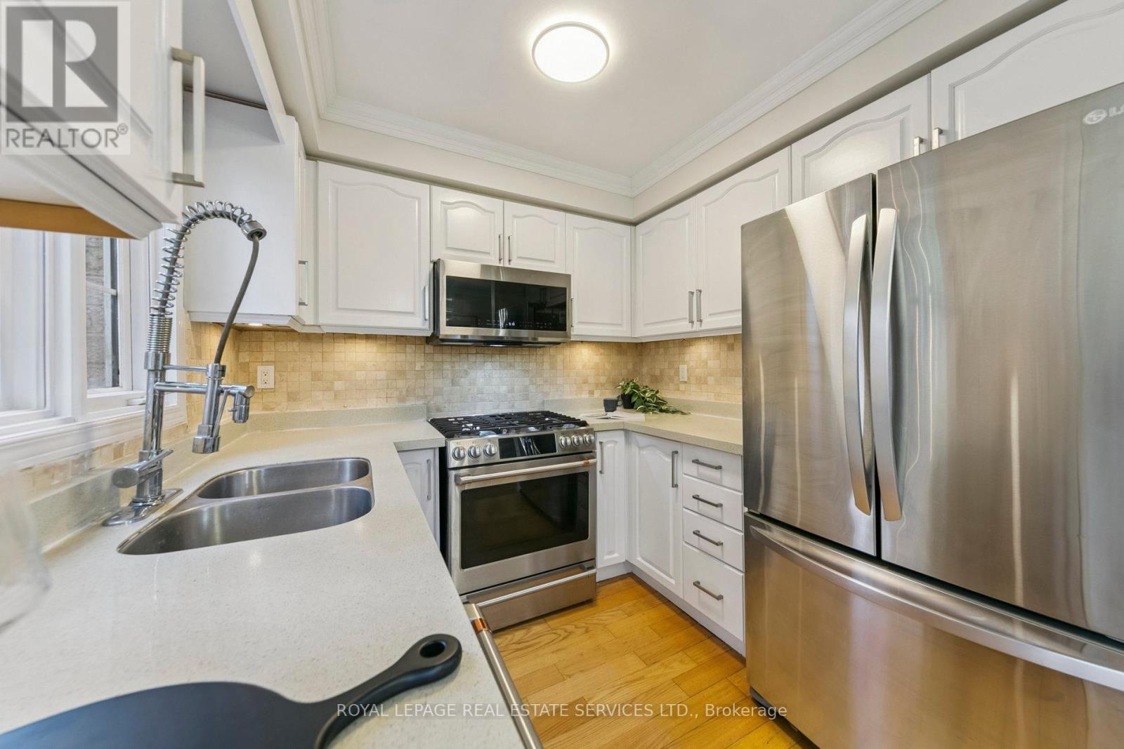 2193 Shorncliffe Boulevard, Oakville, Ontario  L6M 3X2 - Photo 11 - W12428100