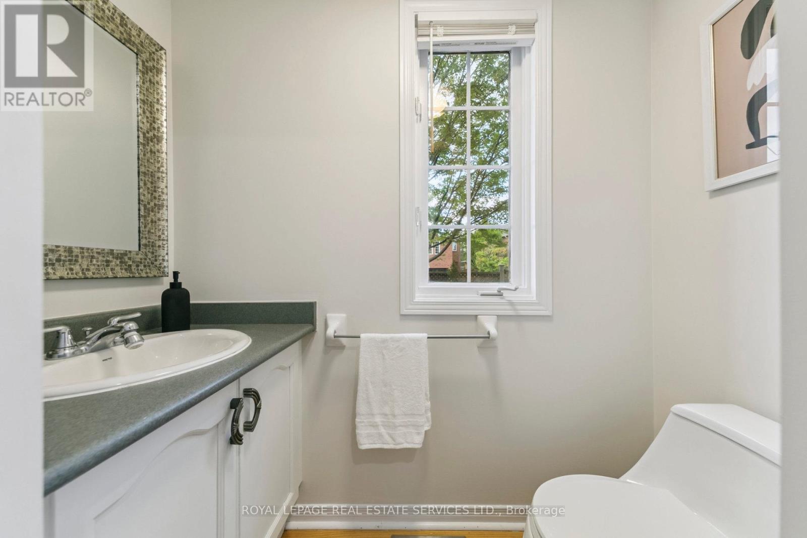 2193 Shorncliffe Boulevard, Oakville, Ontario  L6M 3X2 - Photo 13 - W12428100