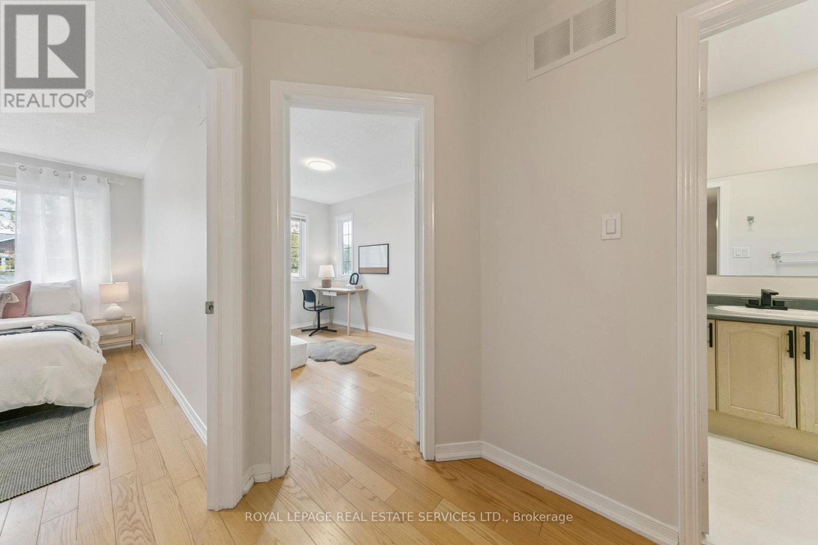 2193 Shorncliffe Boulevard, Oakville, Ontario  L6M 3X2 - Photo 14 - W12428100
