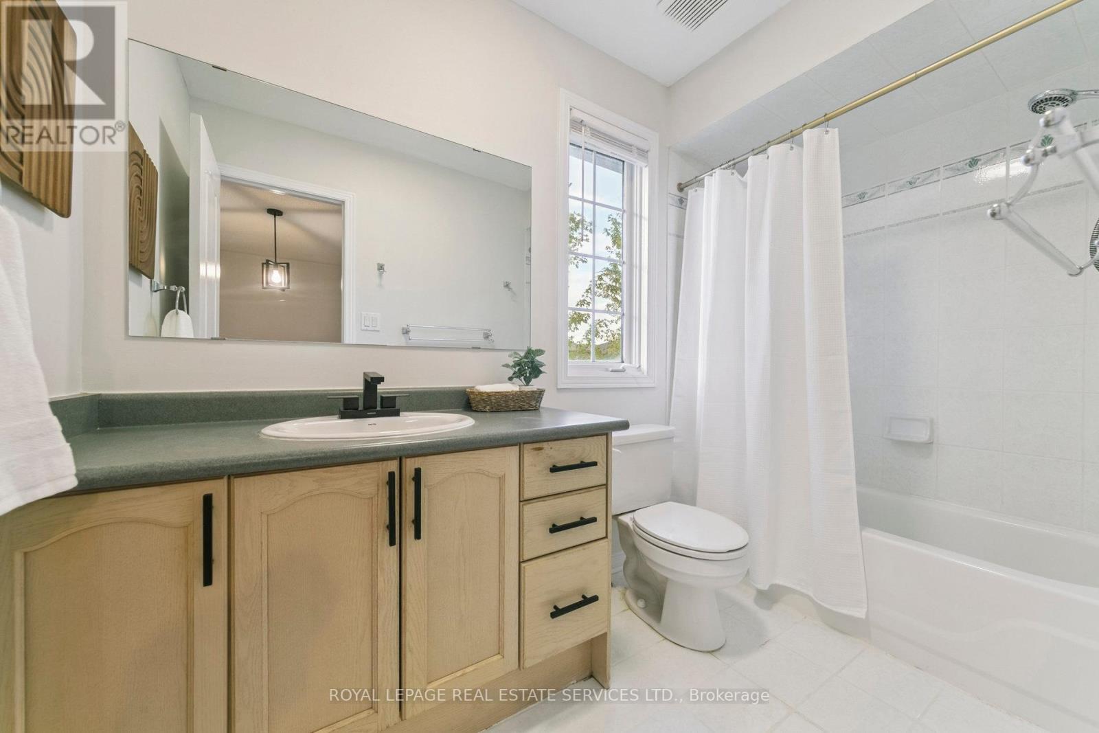 2193 Shorncliffe Boulevard, Oakville, Ontario  L6M 3X2 - Photo 19 - W12428100