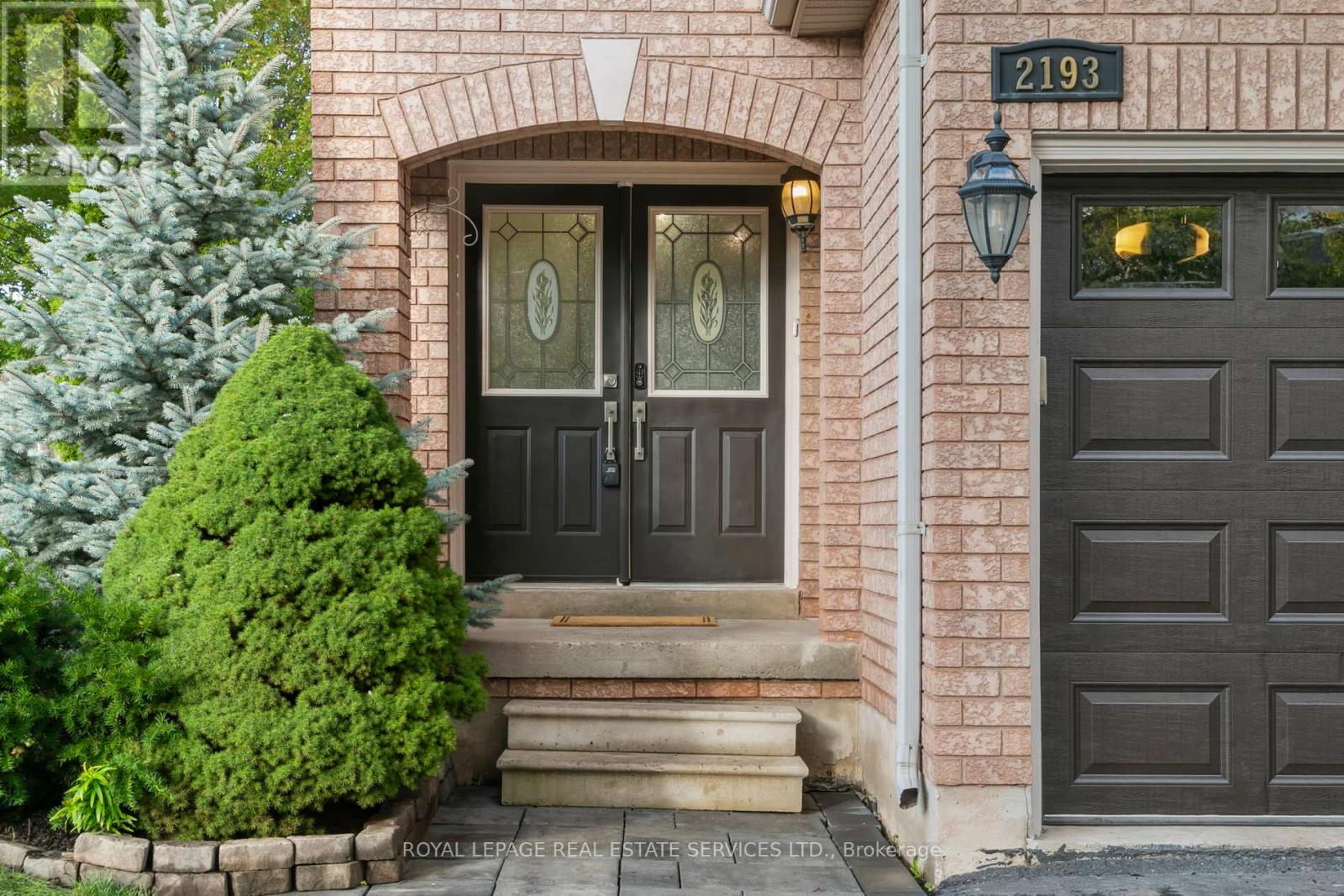 2193 Shorncliffe Boulevard, Oakville, Ontario  L6M 3X2 - Photo 2 - W12428100
