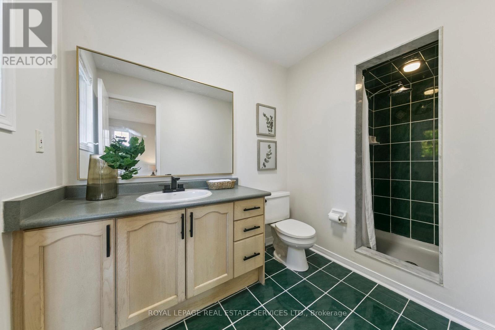 2193 Shorncliffe Boulevard, Oakville, Ontario  L6M 3X2 - Photo 25 - W12428100