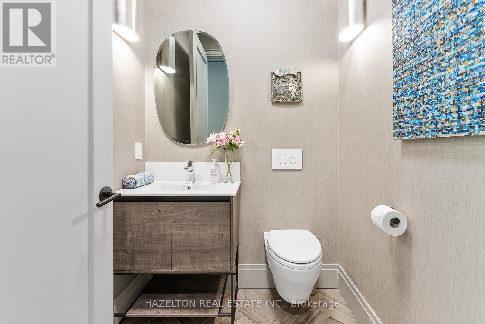 35 Worthington Crescent, Toronto, Ontario  M6S 3P5 - Photo 11 - W12428121