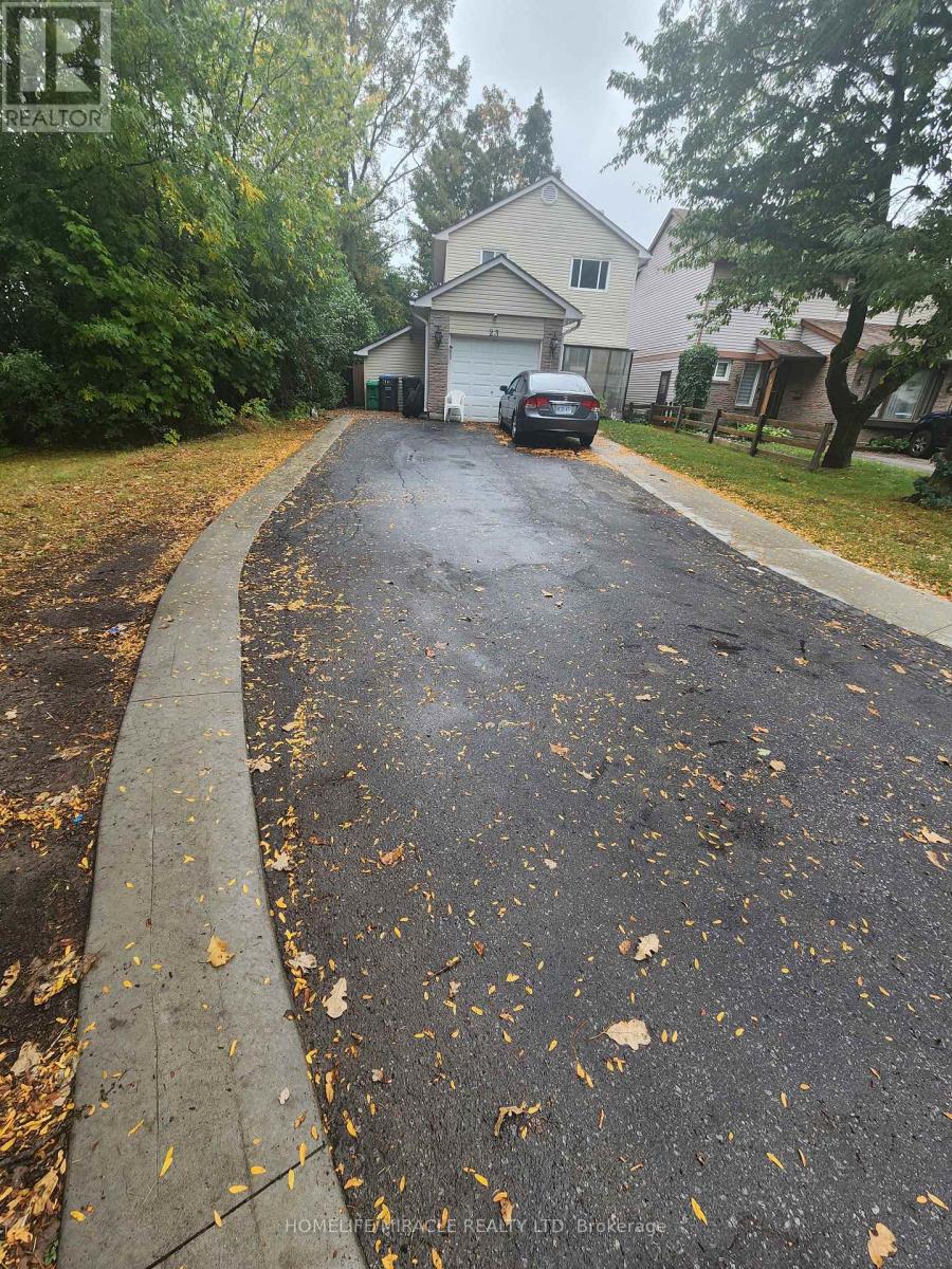 23 Wesmorland Avenue, Brampton, Ontario  L6Z 1E7 - Photo 2 - W12428124