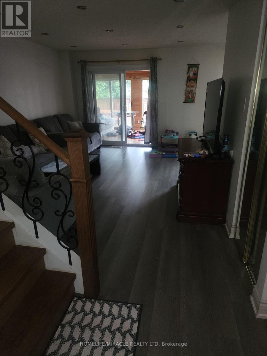 23 Wesmorland Avenue, Brampton, Ontario  L6Z 1E7 - Photo 4 - W12428124