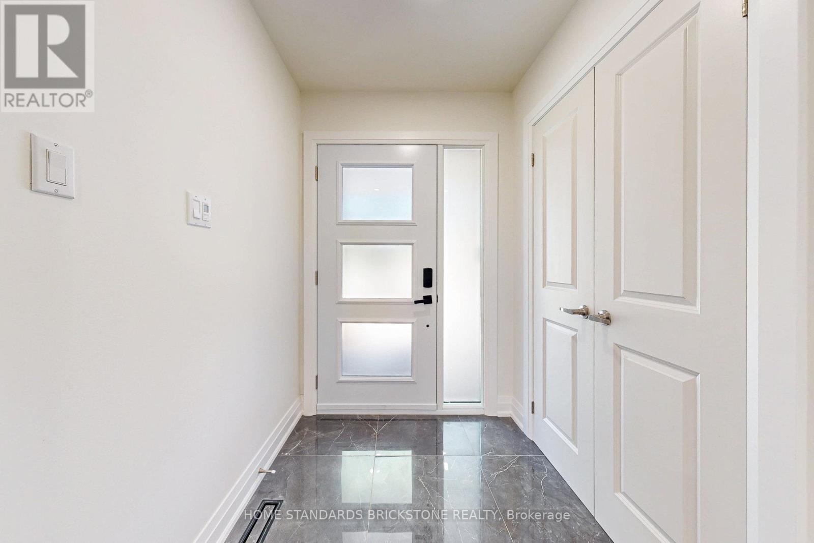 460 Aspen Forest Drive, Oakville, Ontario  L6J 6H6 - Photo 3 - W12428133