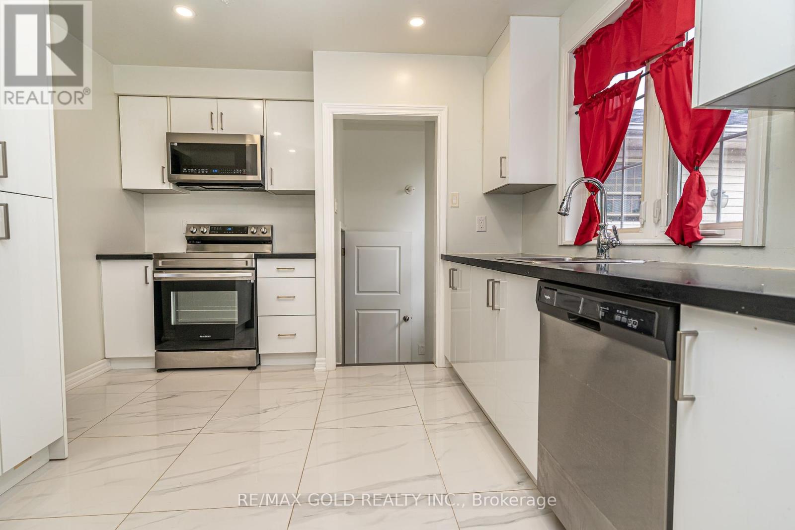 41 Aberdeen Crescent, Brampton, Ontario  L6T 2P8 - Photo 11 - W12428144