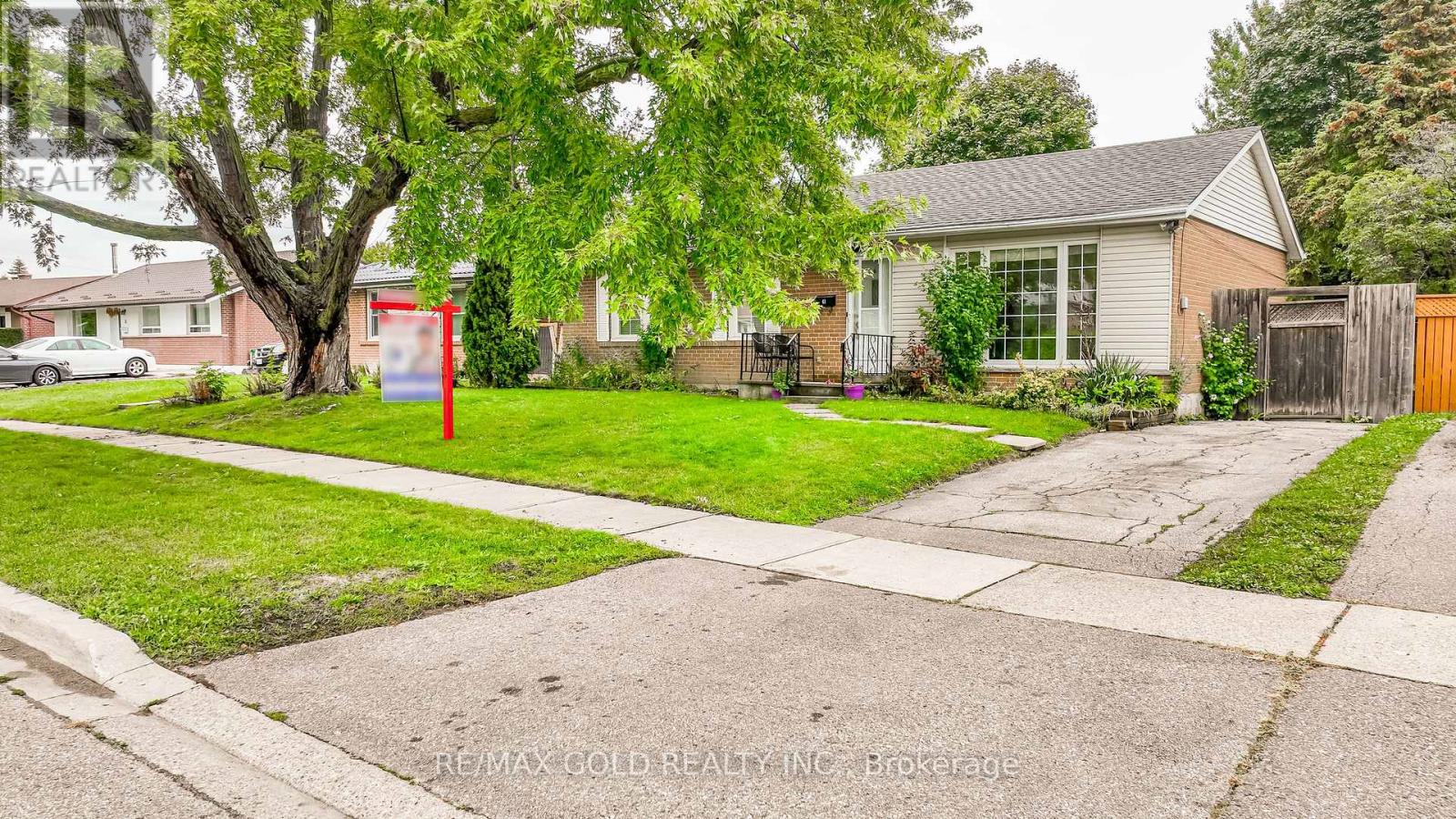 41 Aberdeen Crescent, Brampton, Ontario  L6T 2P8 - Photo 2 - W12428144