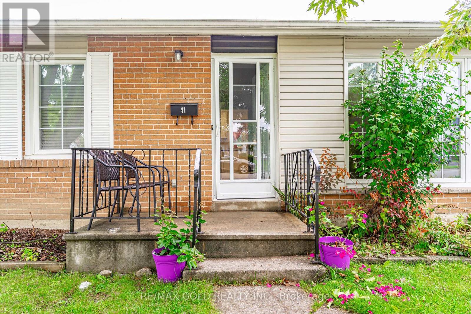 41 Aberdeen Crescent, Brampton, Ontario  L6T 2P8 - Photo 3 - W12428144
