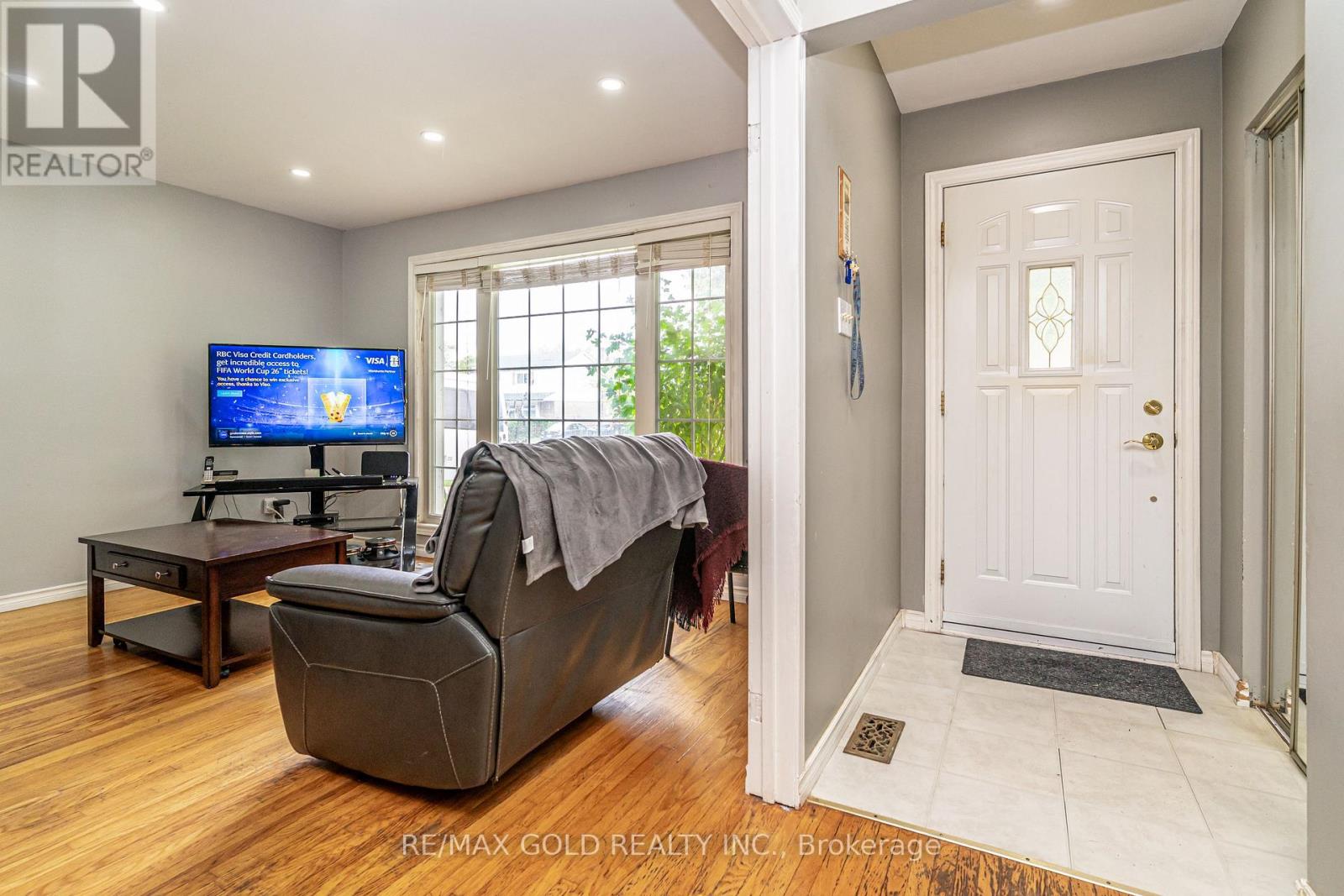 41 Aberdeen Crescent, Brampton, Ontario  L6T 2P8 - Photo 5 - W12428144