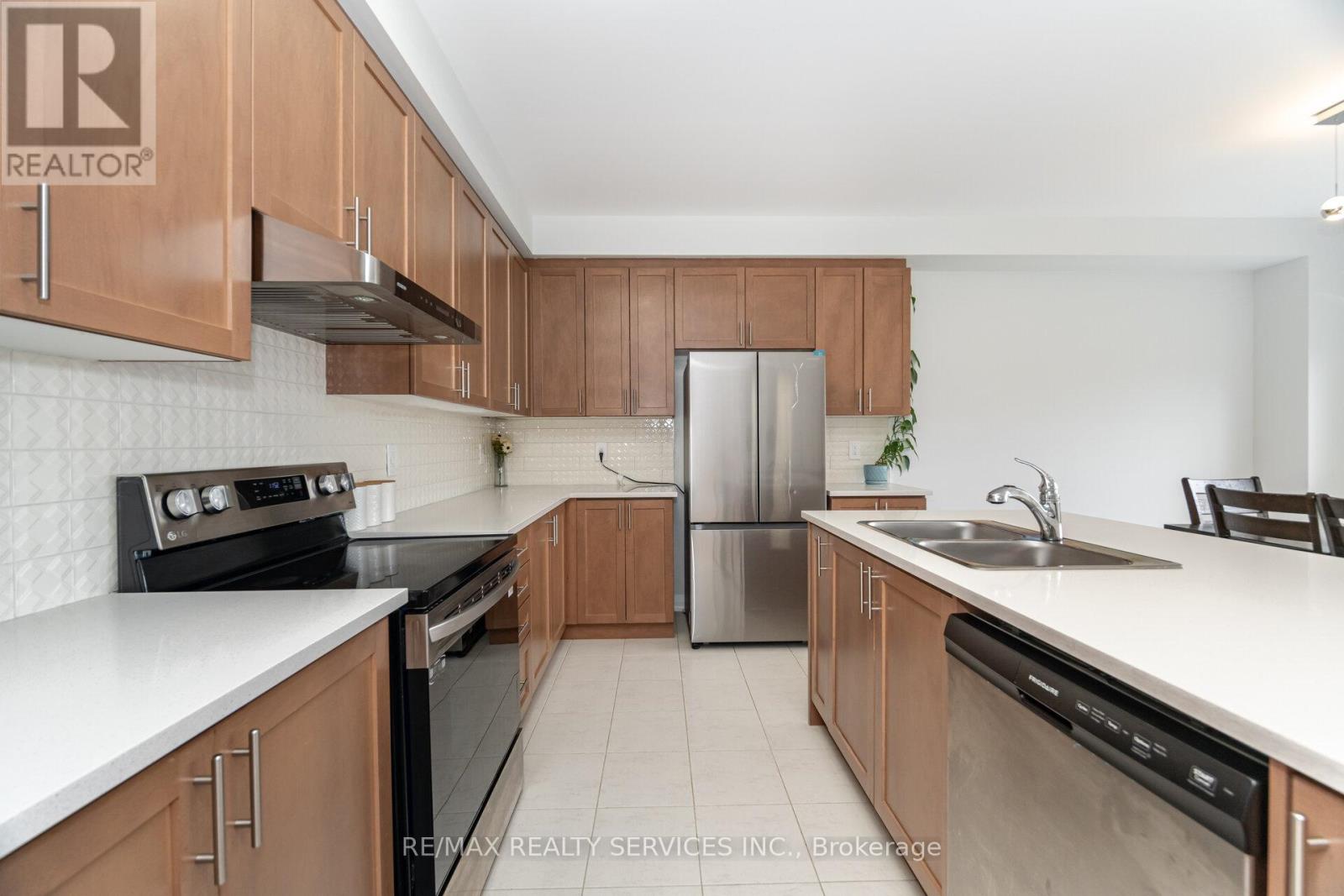 839 Sobeski Avenue, Woodstock, Ontario  N4T 0P2 - Photo 21 - X12428074