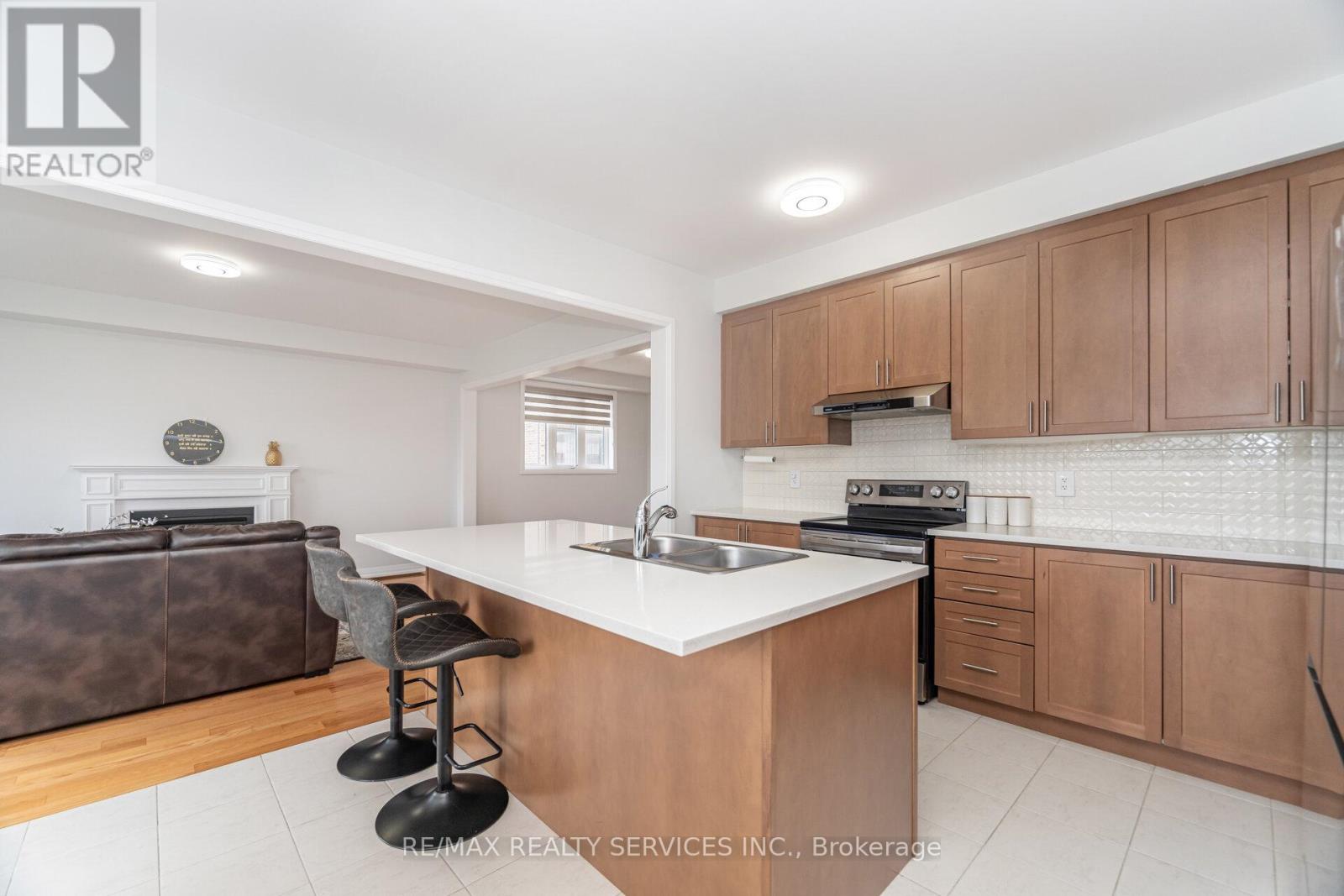 839 Sobeski Avenue, Woodstock, Ontario  N4T 0P2 - Photo 23 - X12428074