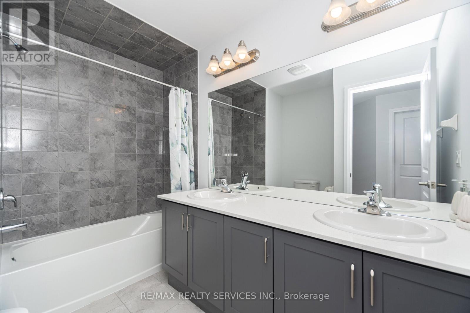 839 Sobeski Avenue, Woodstock, Ontario  N4T 0P2 - Photo 44 - X12428074