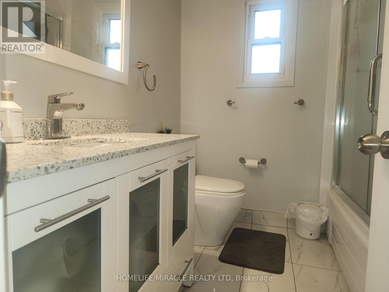 23 Wesmorland Avenue, Brampton, Ontario  L6Z 1E7 - Photo 7 - W12428124