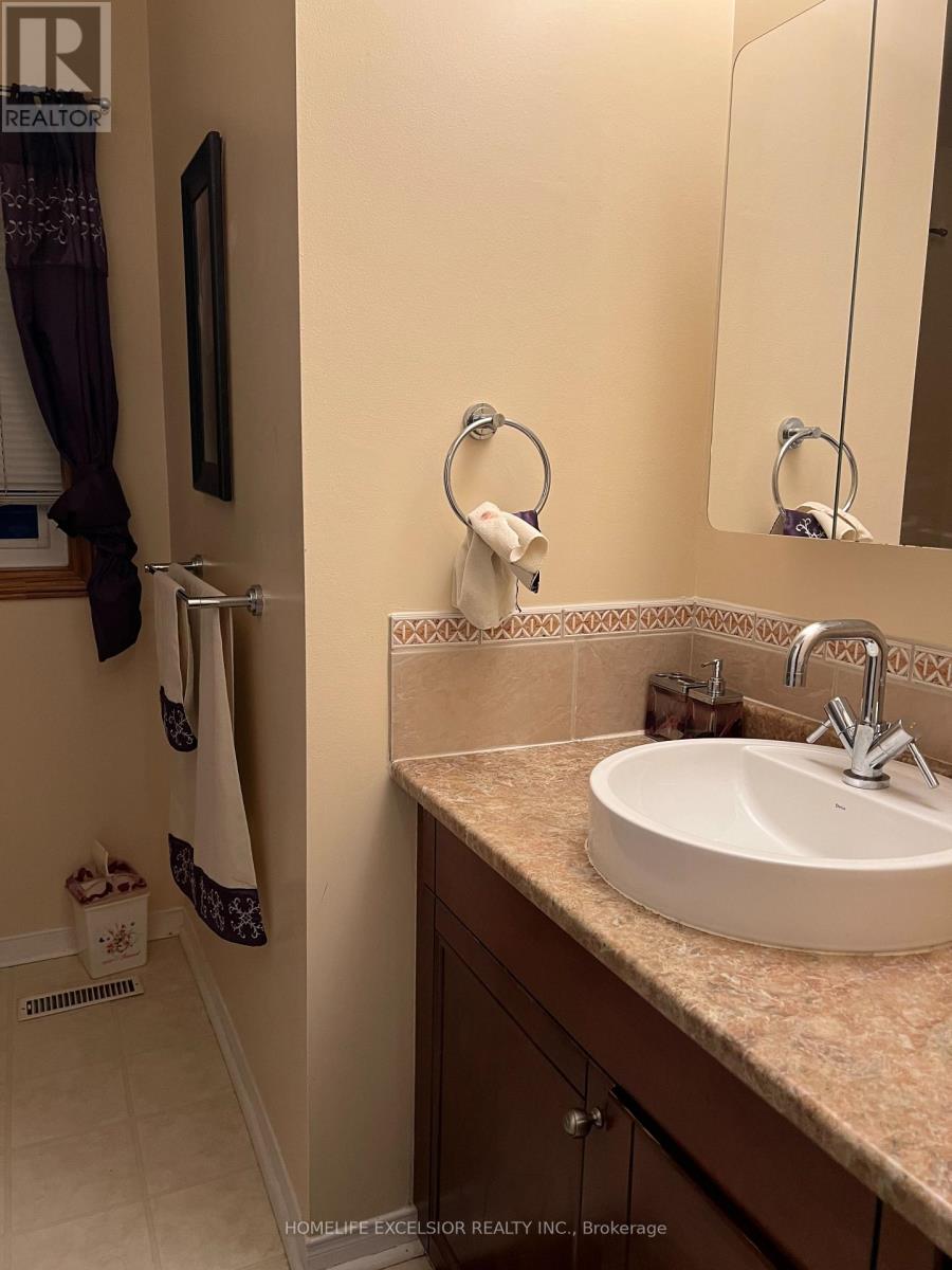 3408 Water Lily Court, Mississauga, Ontario  L5N 6B5 - Photo 16 - W12427781